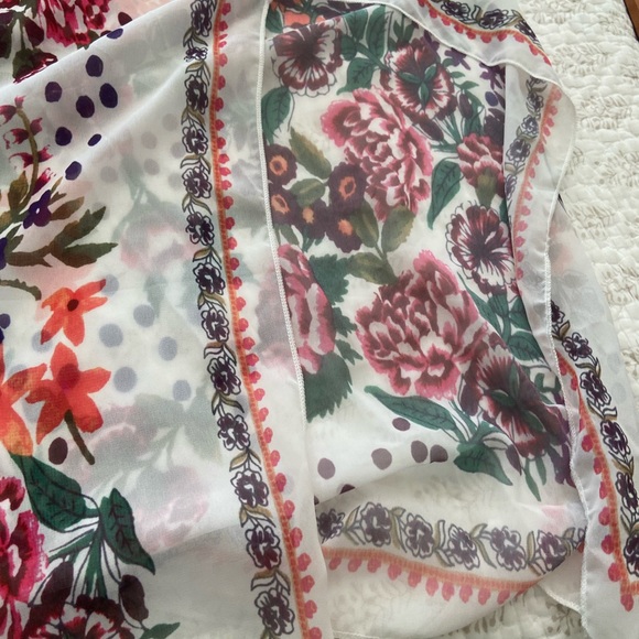 Light-weight Floral Open Kimono - Picture 7 of 11